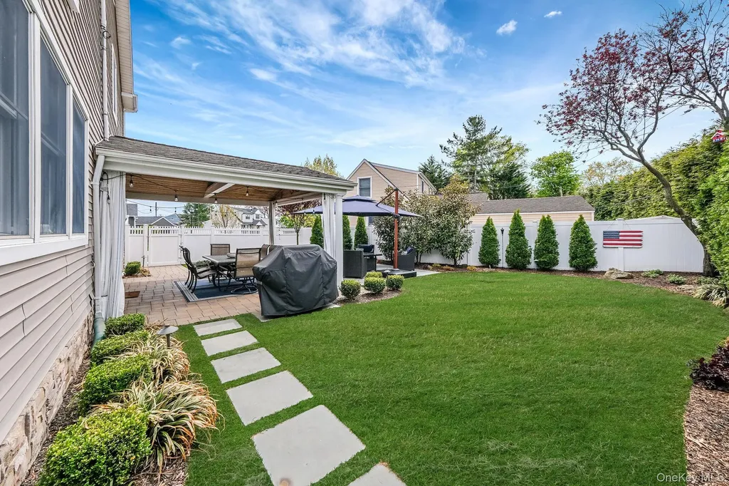 512 Heathcliff Drive Seaford NY 11783