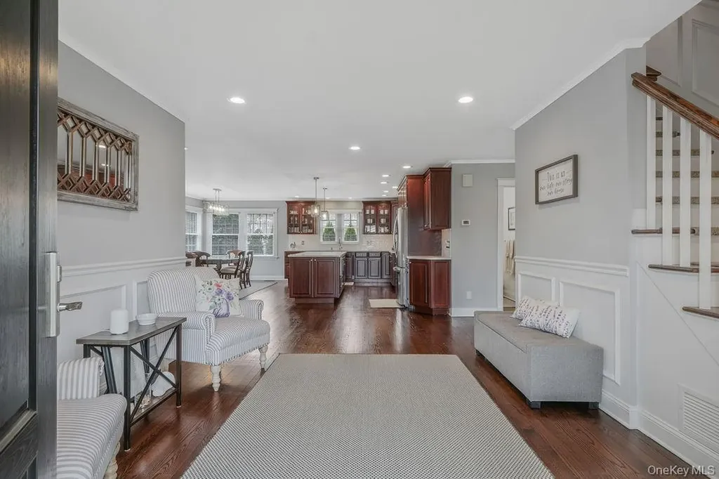 512 Heathcliff Drive Seaford NY 11783