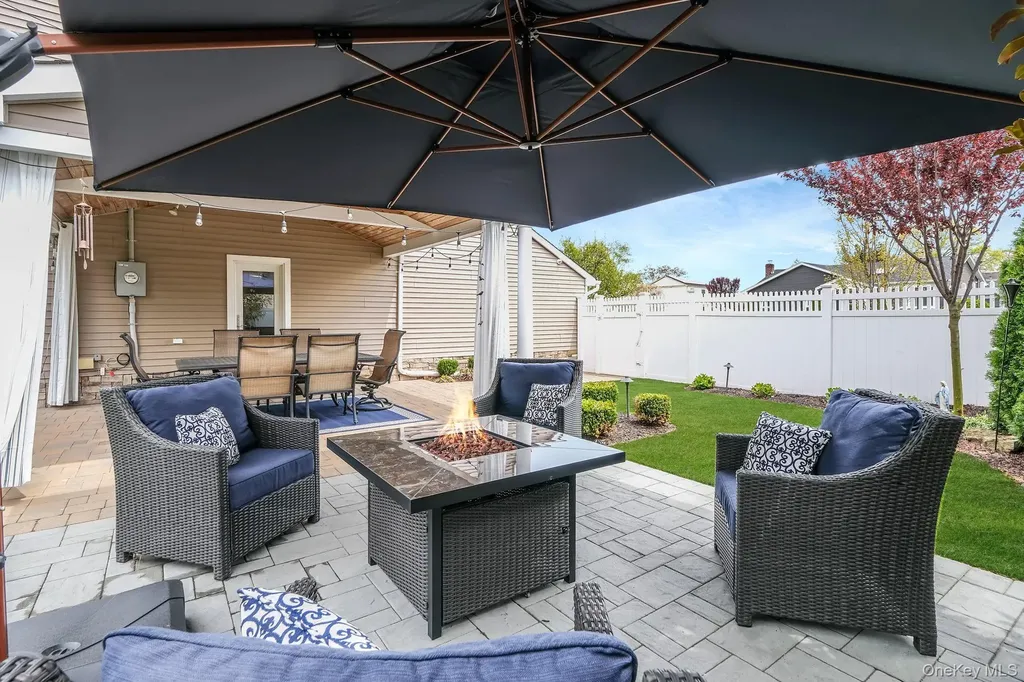 512 Heathcliff Drive Seaford NY 11783