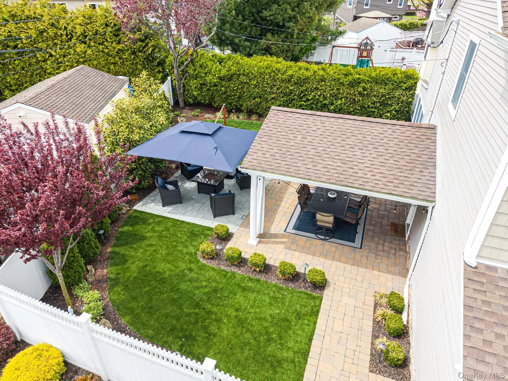 512 Heathcliff Drive Seaford NY 11783