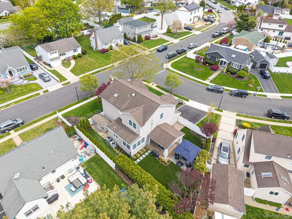512 Heathcliff Drive Seaford NY 11783