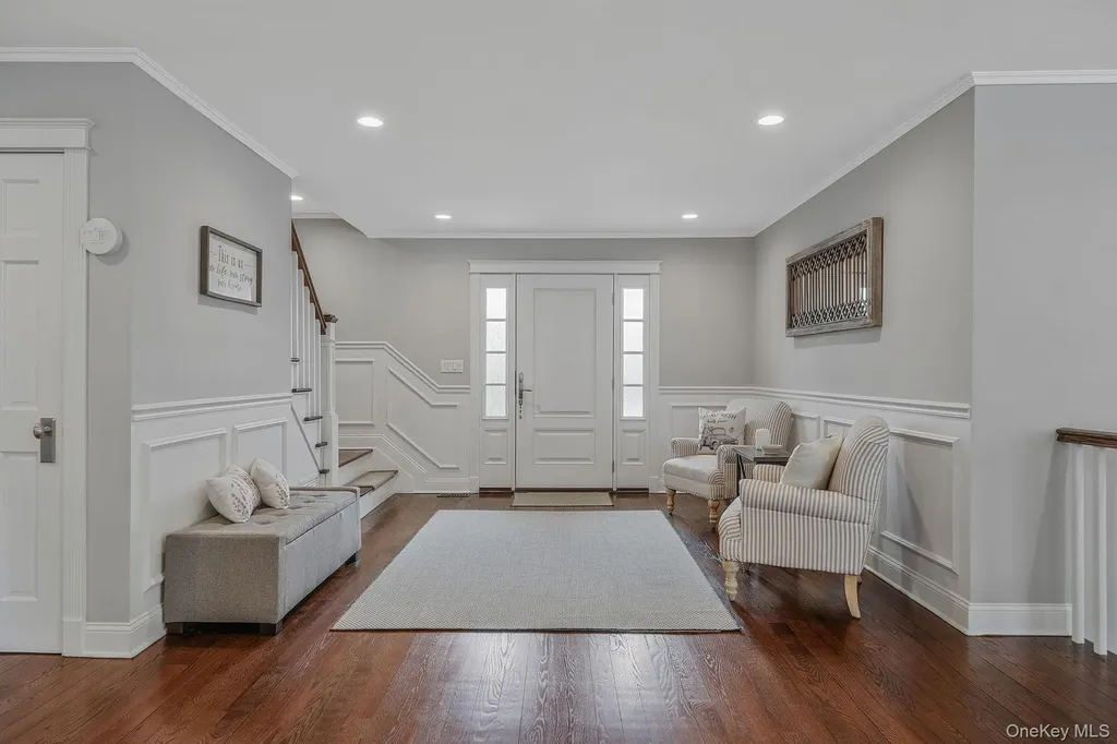512 Heathcliff Drive Seaford NY 11783