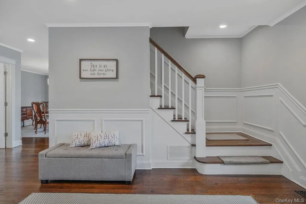 512 Heathcliff Drive Seaford NY 11783