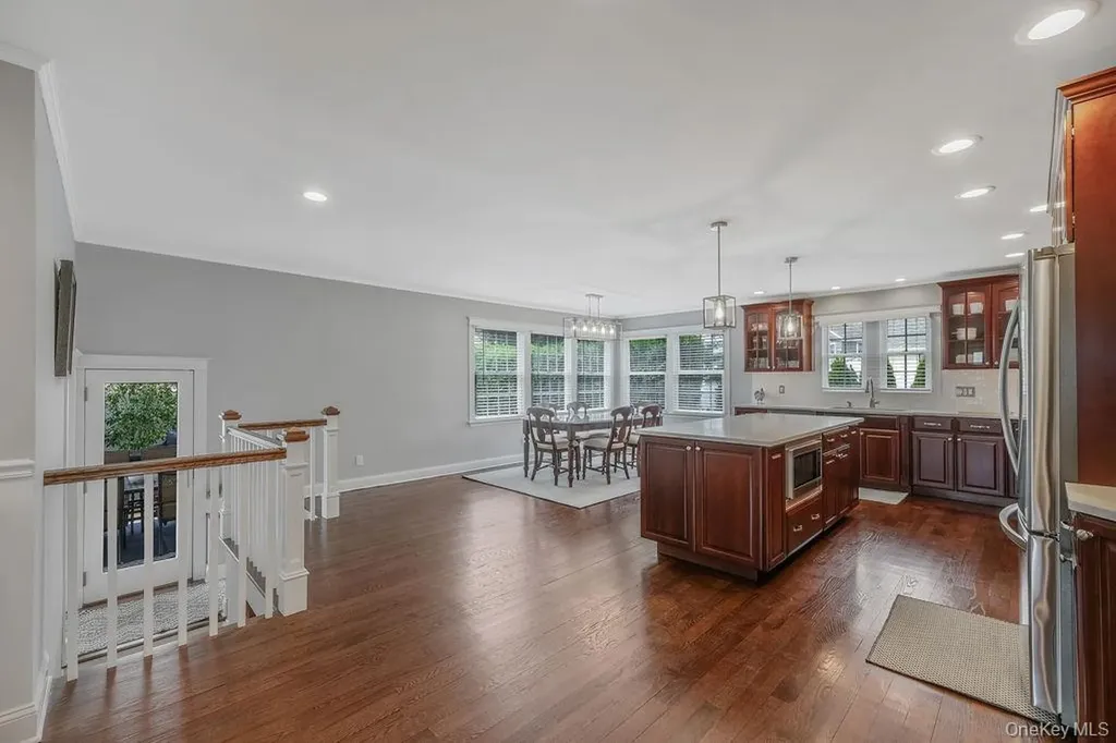 512 Heathcliff Drive Seaford NY 11783