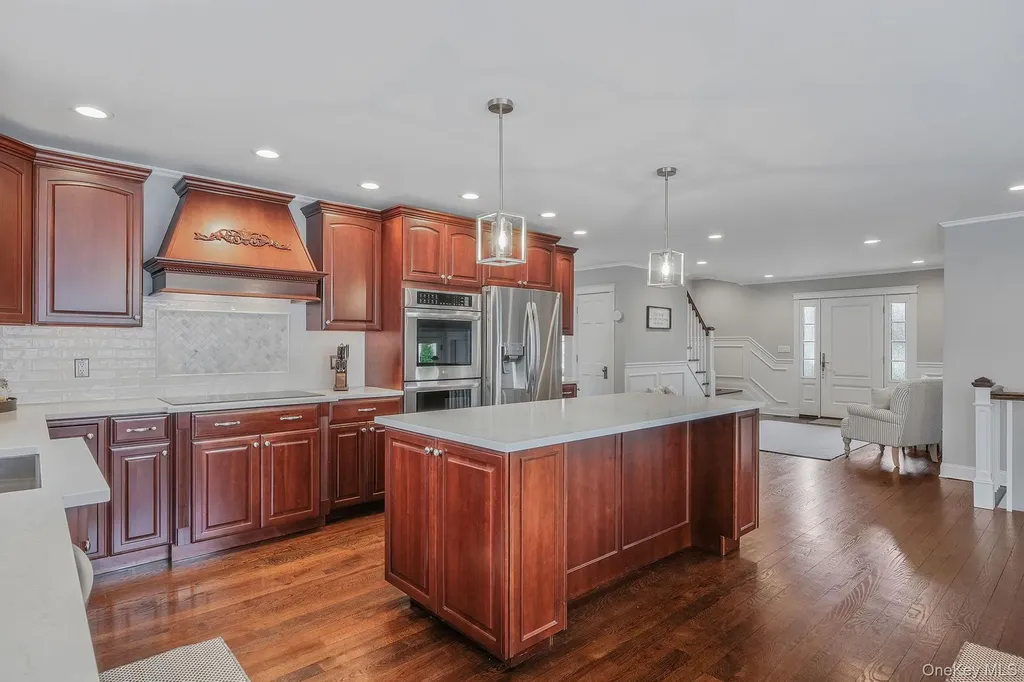 512 Heathcliff Drive Seaford NY 11783