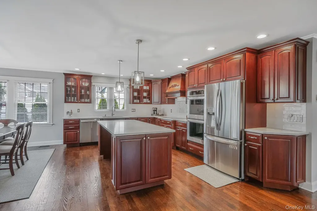 512 Heathcliff Drive Seaford NY 11783