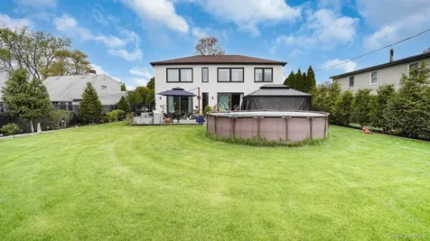 316 Acre Lane Hicksville NY 11801