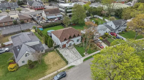 316 Acre Lane Hicksville NY 11801