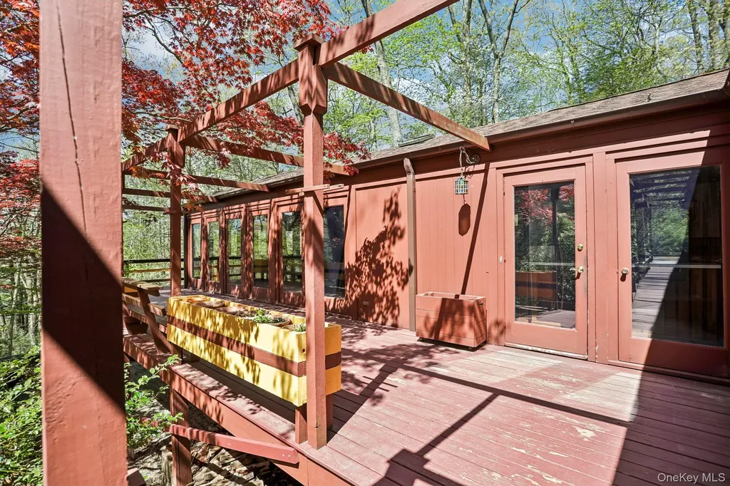 59 Shad Road W Pound Ridge NY 10576