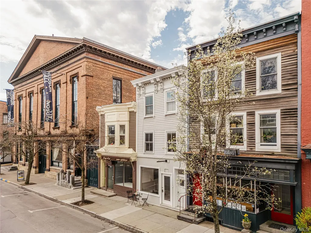 323 Warren Street Hudson NY 12534