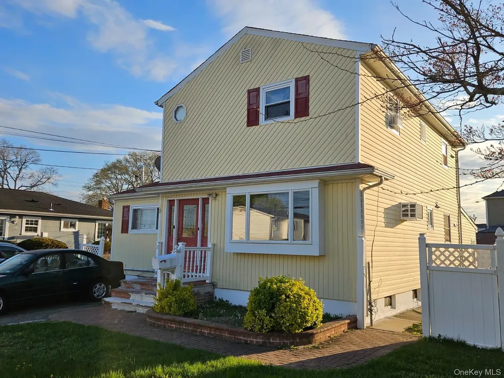 49 Volta Street Copiague NY 11726