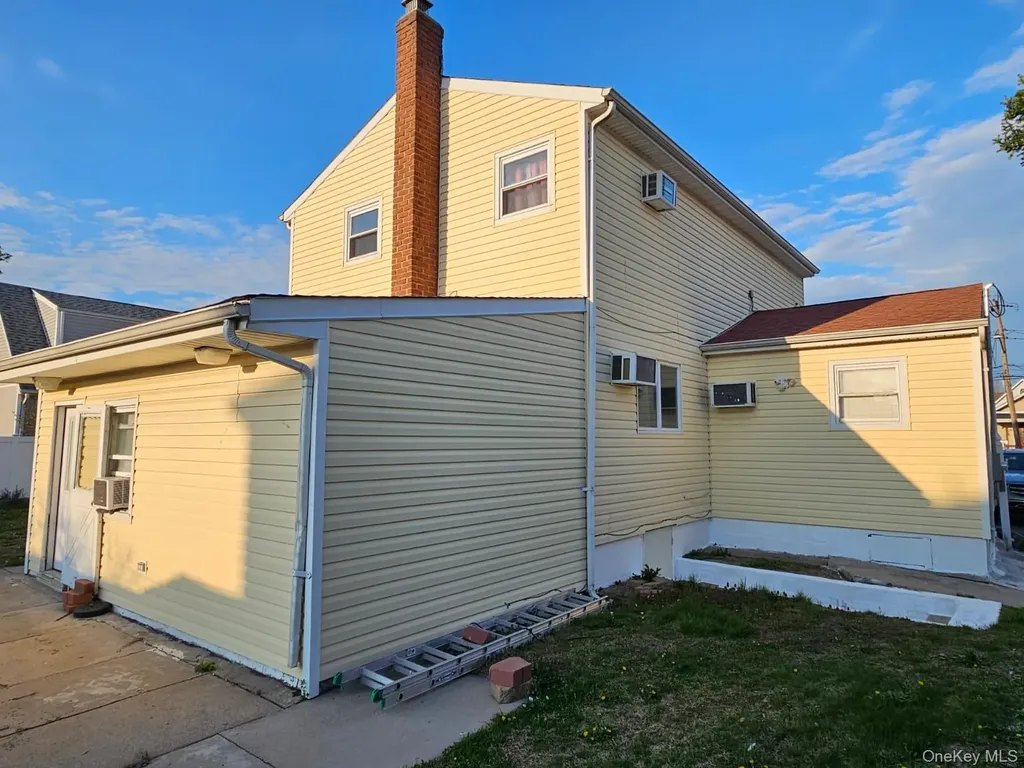 49 Volta Street Copiague NY 11726