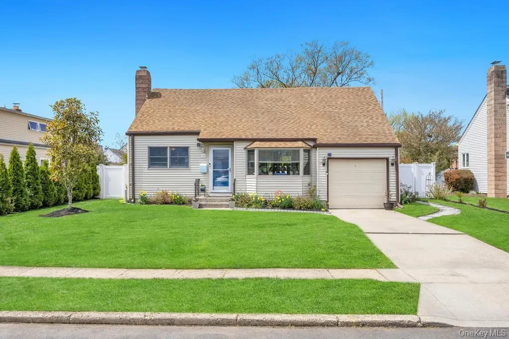 14 Dahlia Lane Deer Park NY 11729