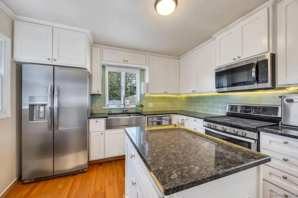 14 Dahlia Lane Deer Park NY 11729