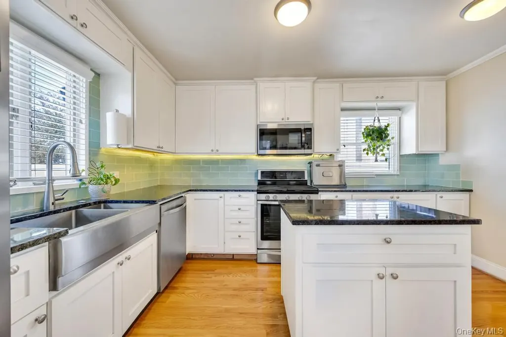 14 Dahlia Lane Deer Park NY 11729