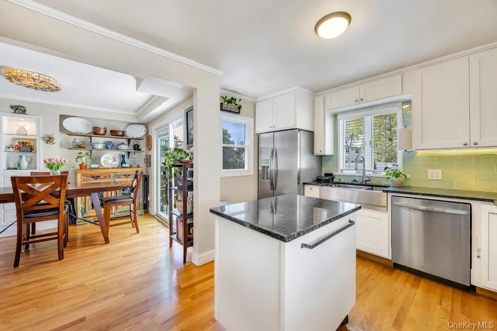 14 Dahlia Lane Deer Park NY 11729