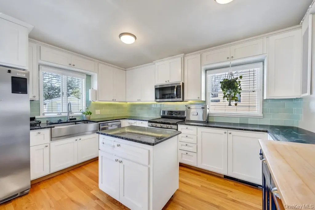 14 Dahlia Lane Deer Park NY 11729