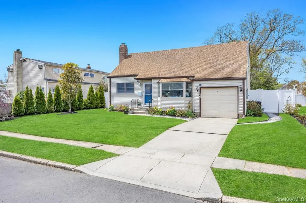 14 Dahlia Lane Deer Park NY 11729
