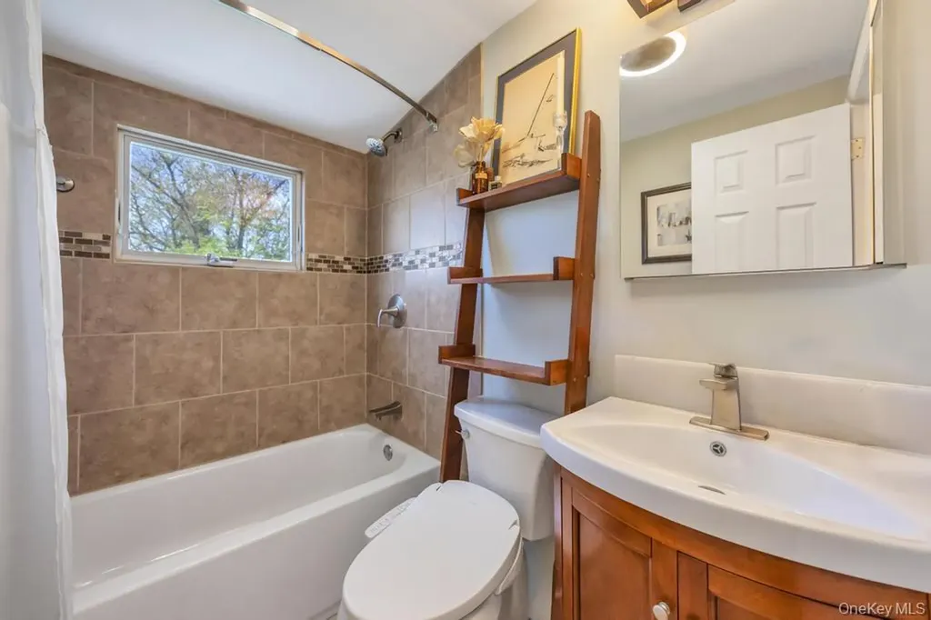 14 Dahlia Lane Deer Park NY 11729