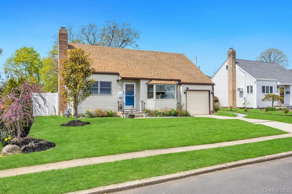 14 Dahlia Lane Deer Park NY 11729