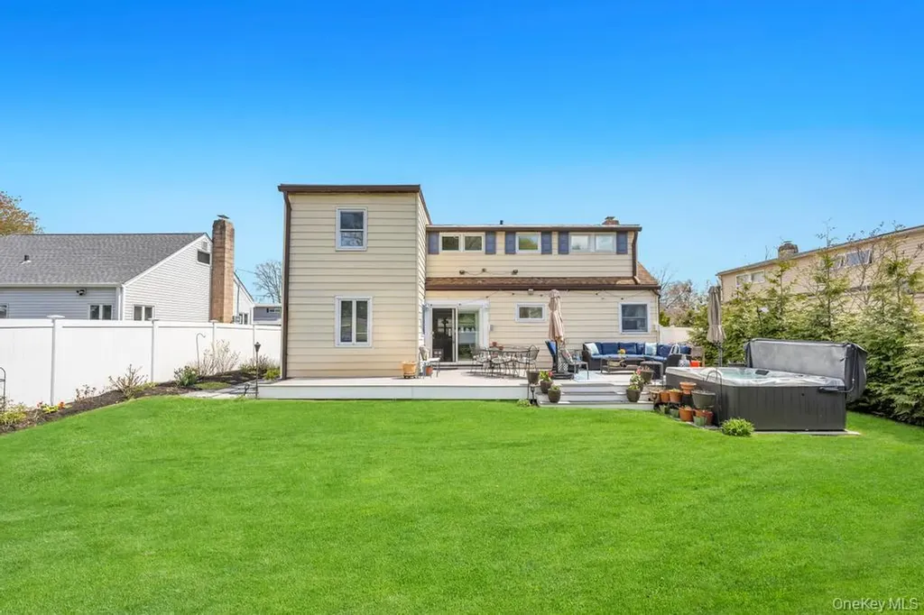14 Dahlia Lane Deer Park NY 11729