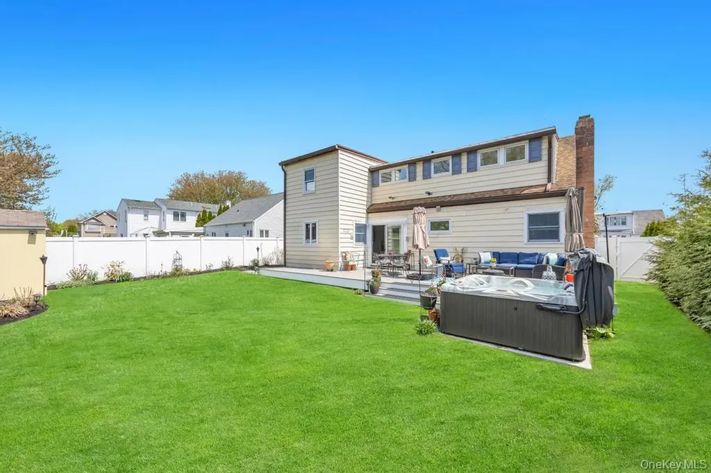 14 Dahlia Lane Deer Park NY 11729