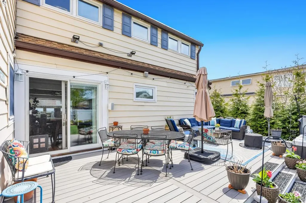 14 Dahlia Lane Deer Park NY 11729