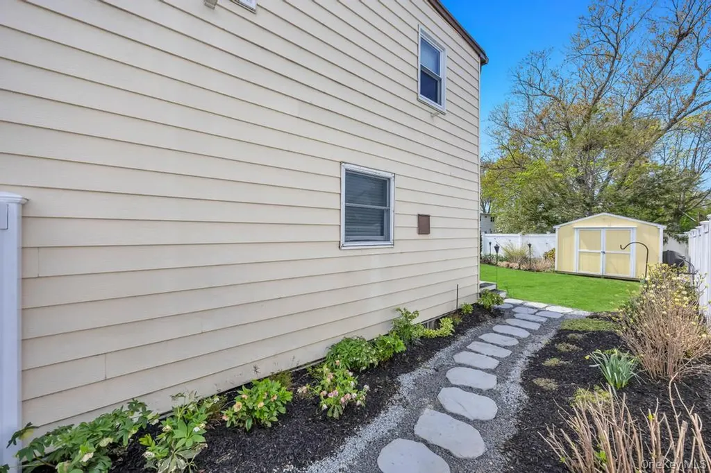 14 Dahlia Lane Deer Park NY 11729
