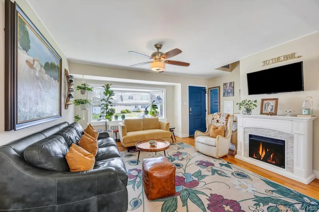 14 Dahlia Lane Deer Park NY 11729