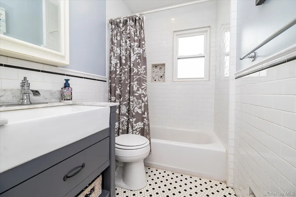 80 Doncaster Road Malverne NY 11565