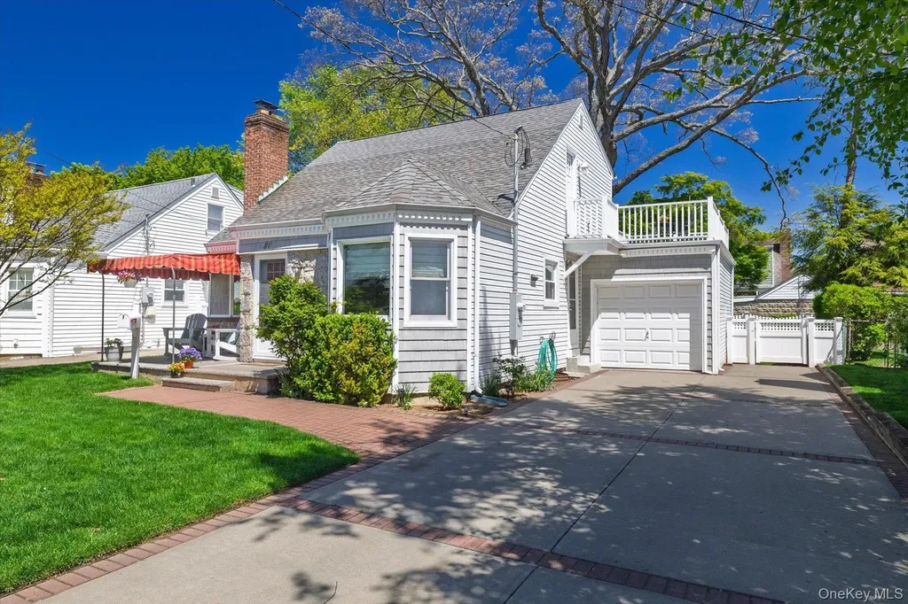80 Doncaster Road Malverne NY 11565