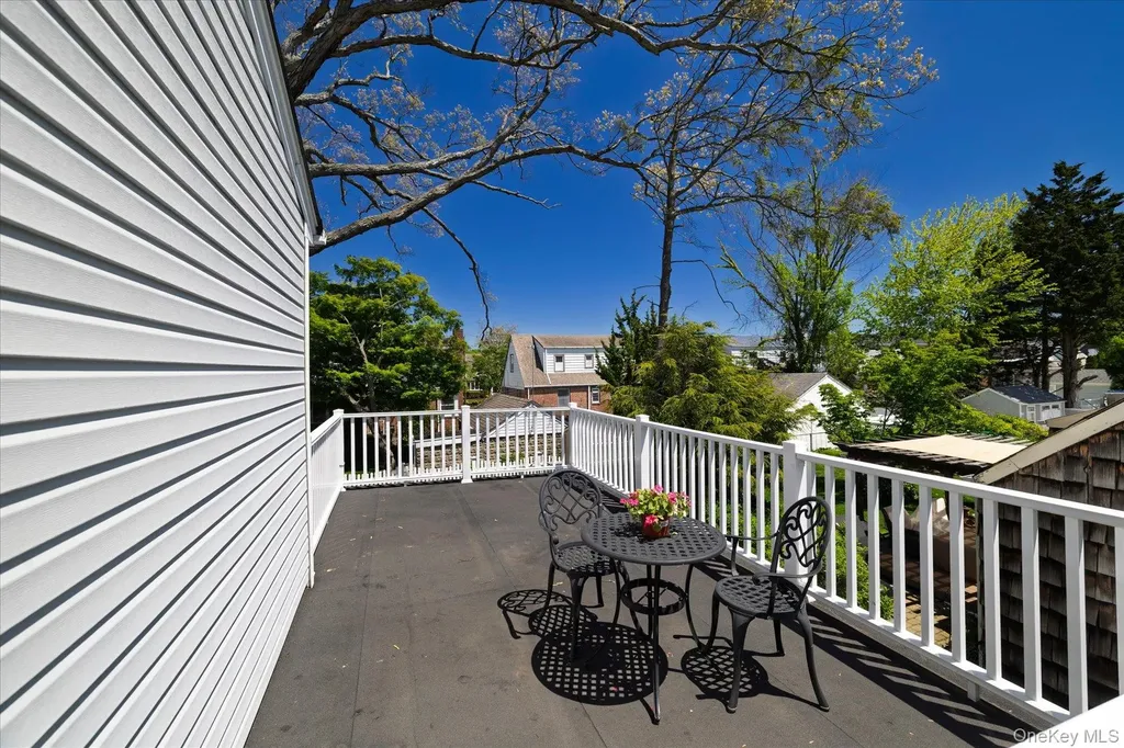 80 Doncaster Road Malverne NY 11565