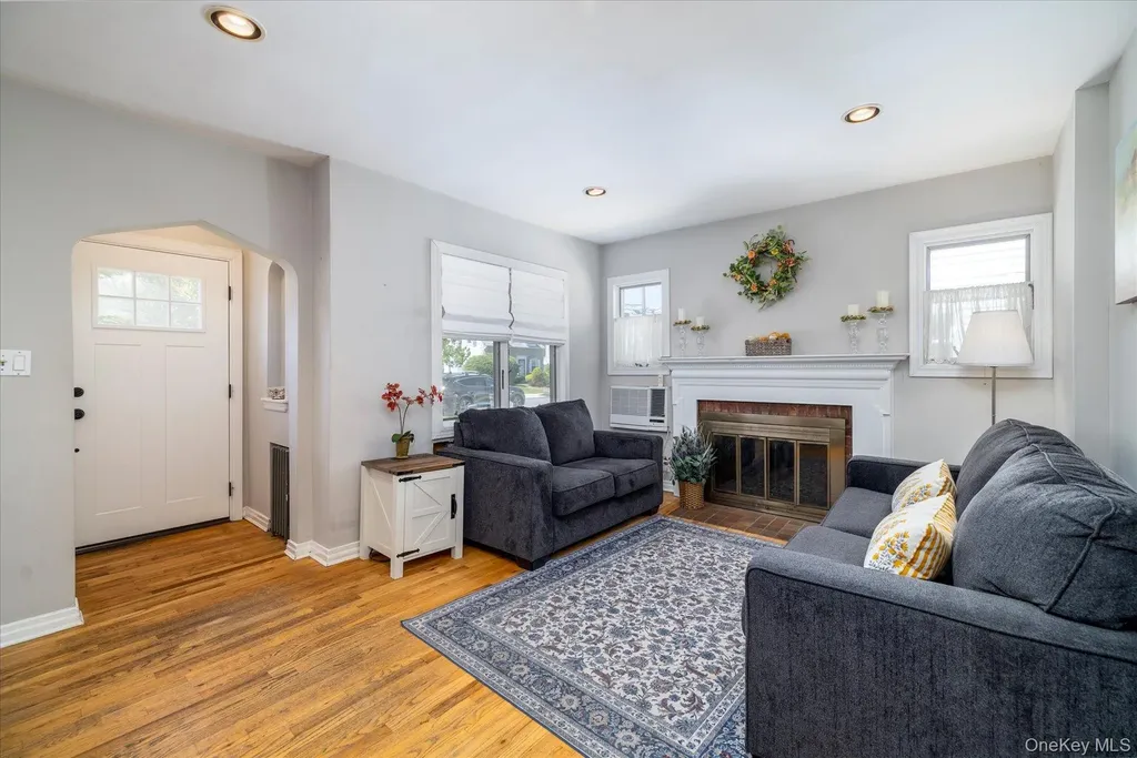 80 Doncaster Road Malverne NY 11565