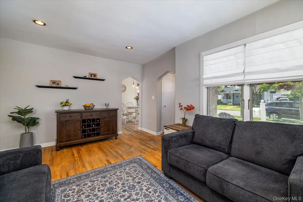 80 Doncaster Road Malverne NY 11565