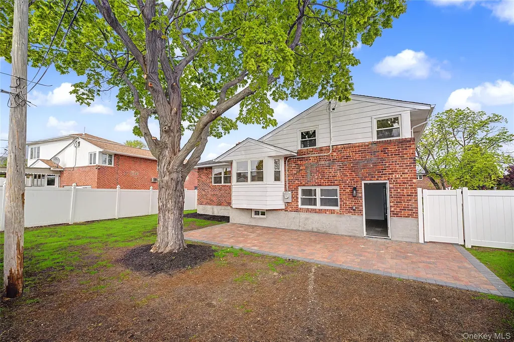 51 Stephen Street Levittown NY 11756