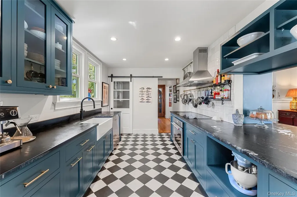 81 Walgrove Avenue Dobbs Ferry NY 10522