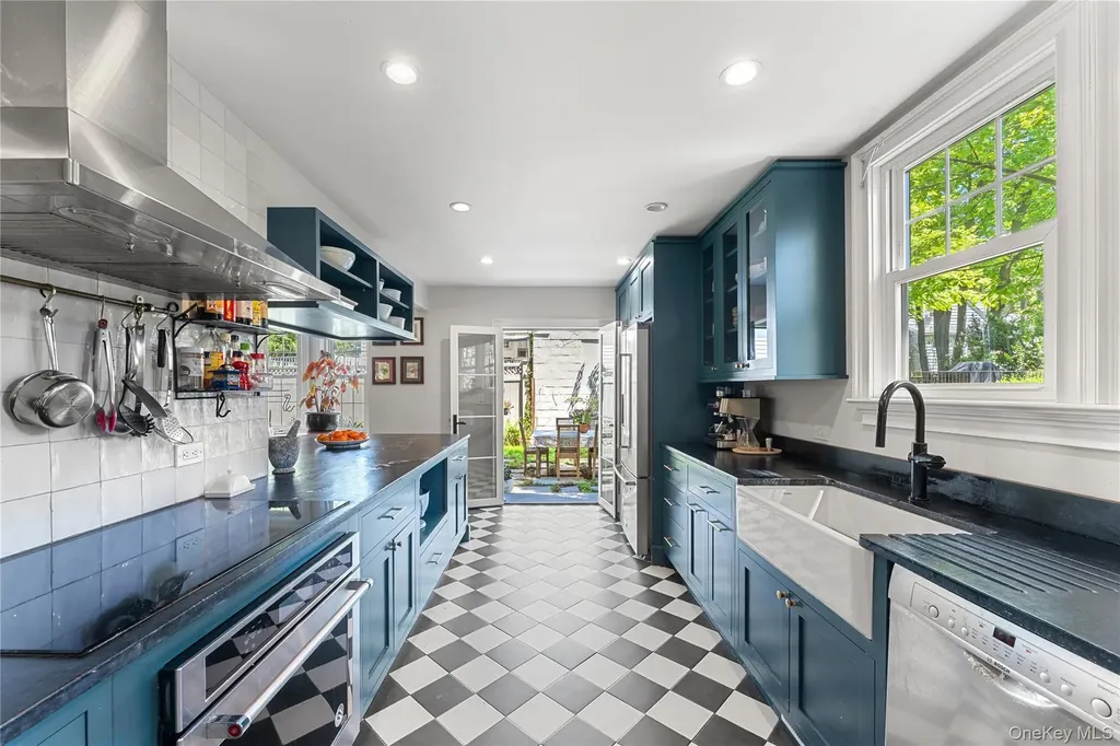 81 Walgrove Avenue Dobbs Ferry NY 10522