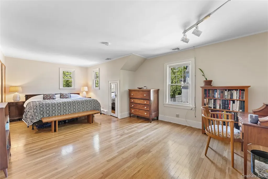 81 Walgrove Avenue Dobbs Ferry NY 10522