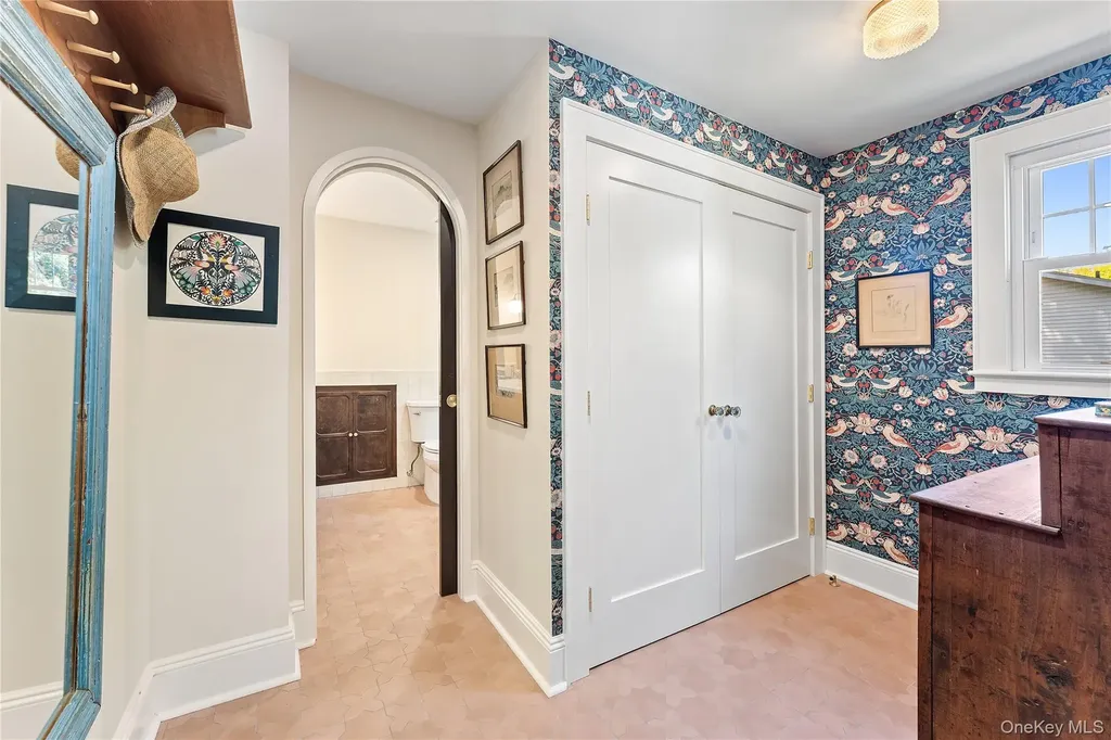 81 Walgrove Avenue Dobbs Ferry NY 10522