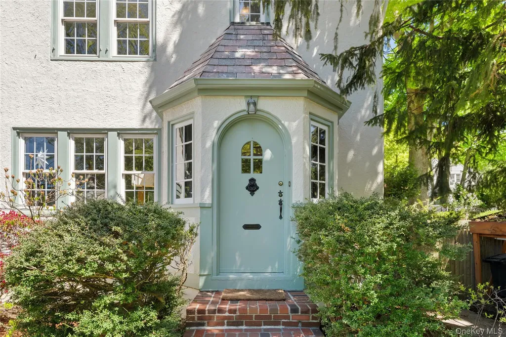 81 Walgrove Avenue Dobbs Ferry NY 10522
