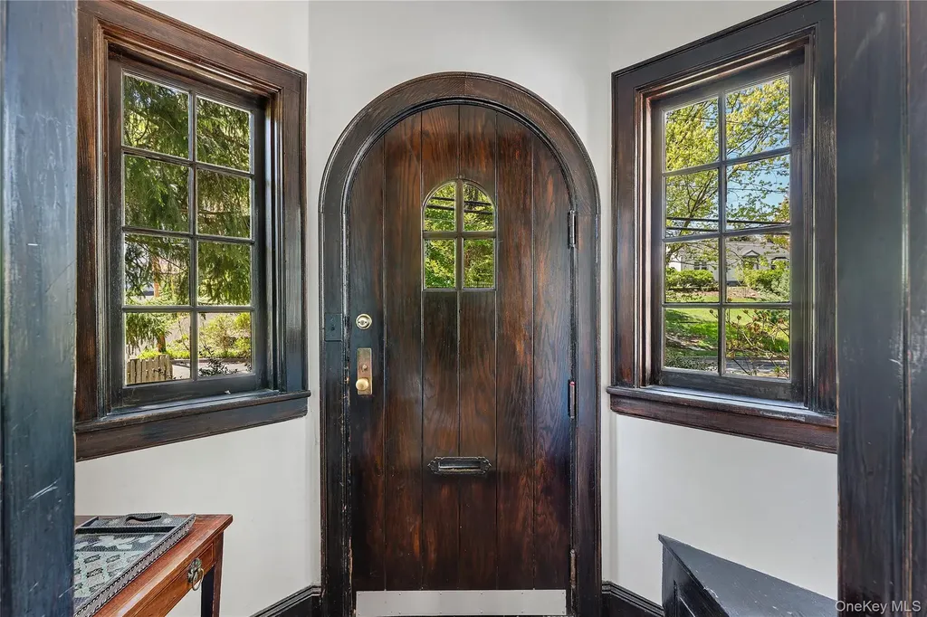 81 Walgrove Avenue Dobbs Ferry NY 10522