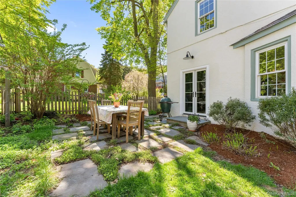 81 Walgrove Avenue Dobbs Ferry NY 10522