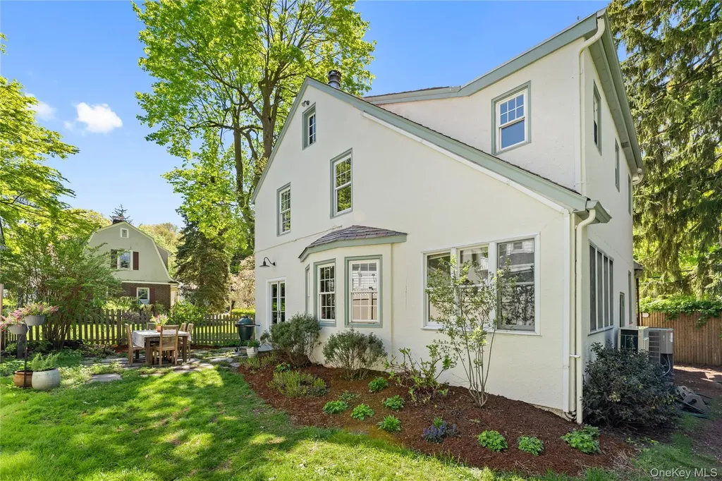 81 Walgrove Avenue Dobbs Ferry NY 10522