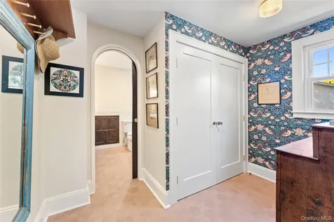 81 Walgrove Avenue Dobbs Ferry NY 10522
