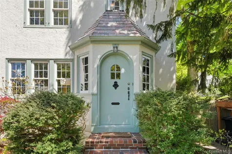 81 Walgrove Avenue Dobbs Ferry NY 10522