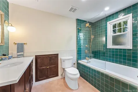 81 Walgrove Avenue Dobbs Ferry NY 10522
