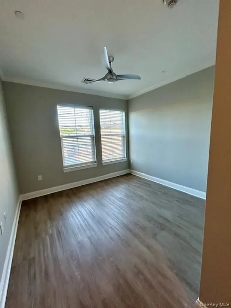 75 E Hoffman Avenue Lindenhurst NY 11757