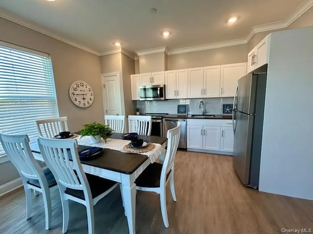 75 E Hoffman Avenue Lindenhurst NY 11757