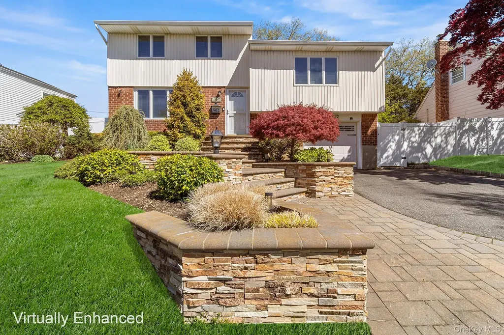 40 Garnet Lane Plainview NY 11803