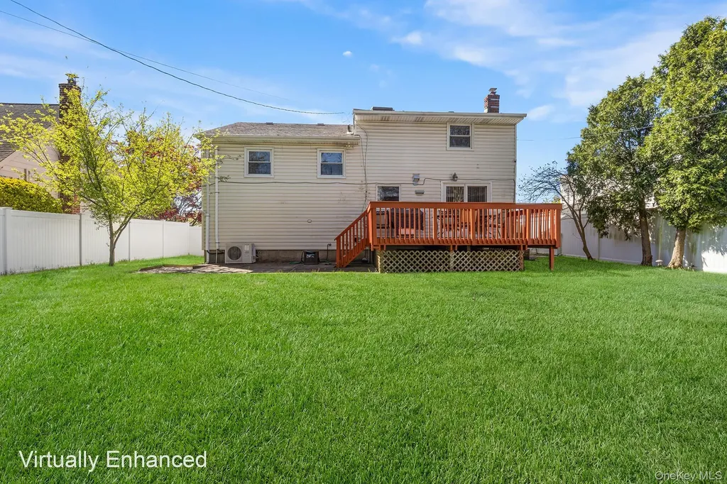 40 Garnet Lane Plainview NY 11803